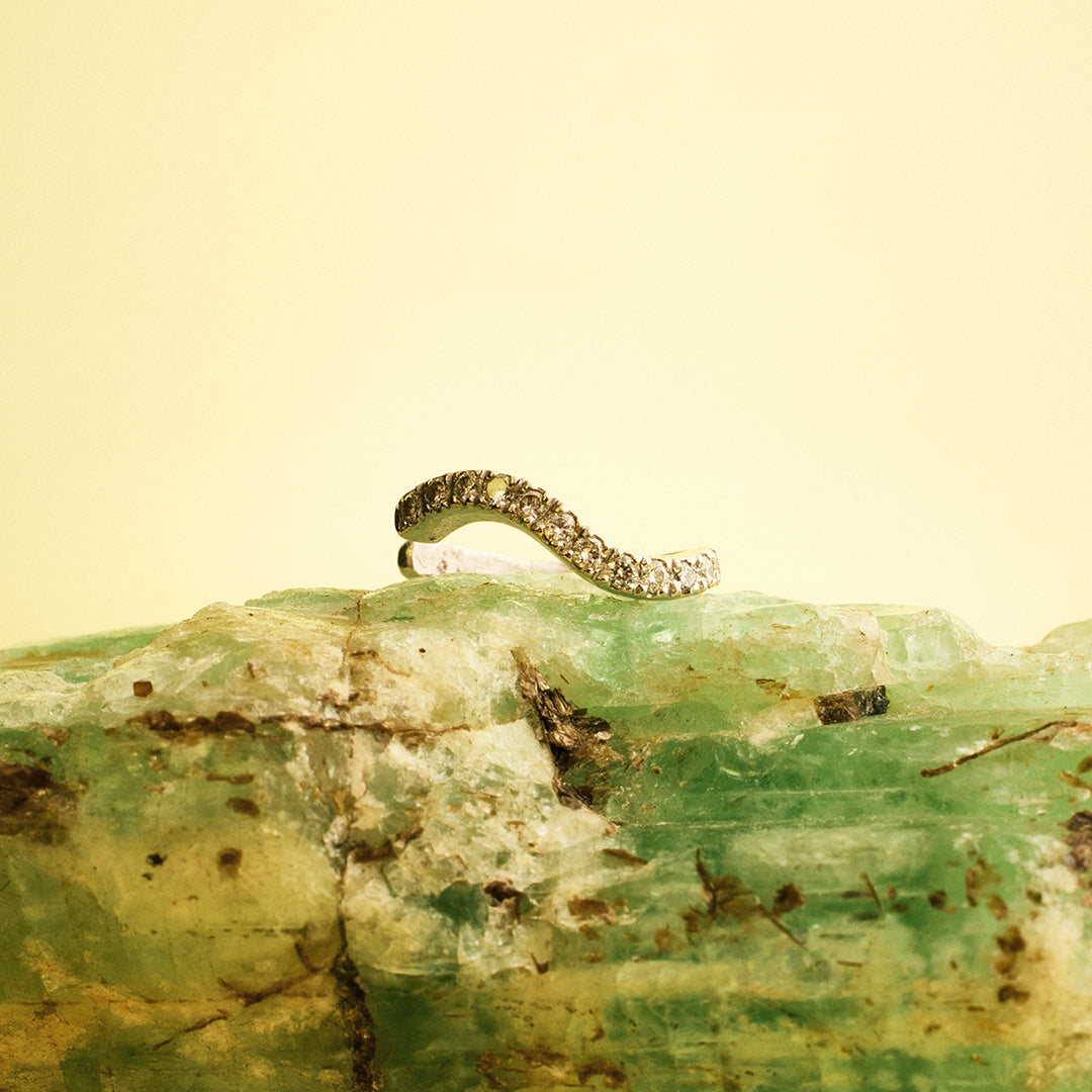 earcuff mathilde en or blanc 18 carats pavage diamants 0,10 ct 