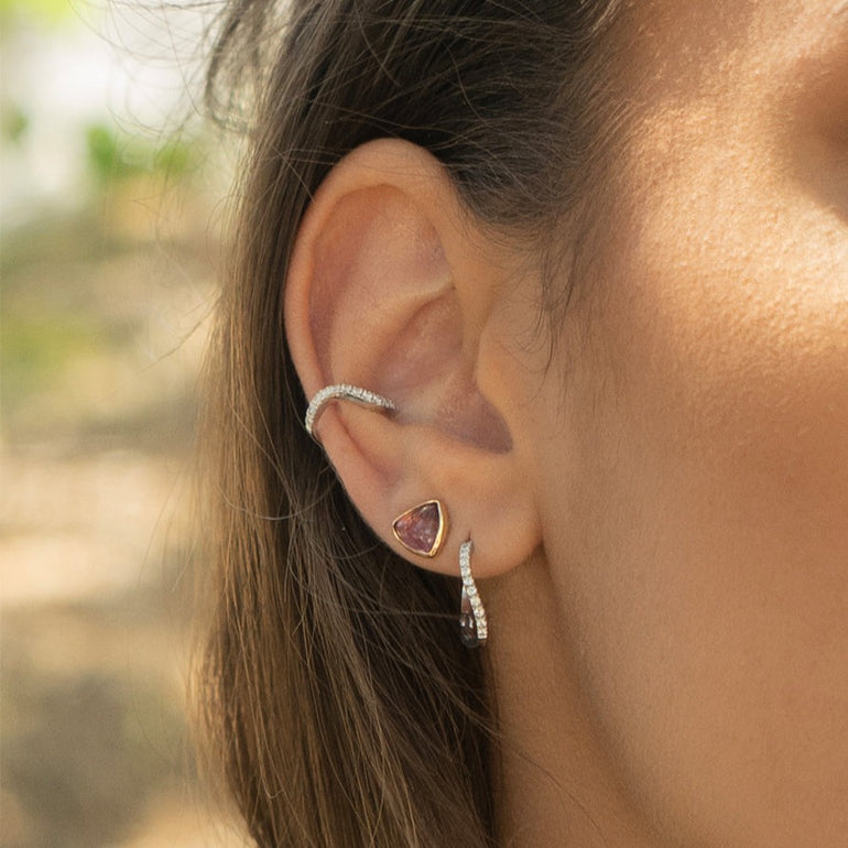 earcuff mathilde en or blanc 18 carats serti de diamants micro serti ondulation vague